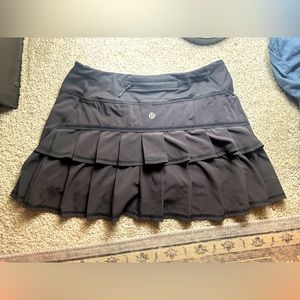 Lululemon ruffled tennis skirt - size 4